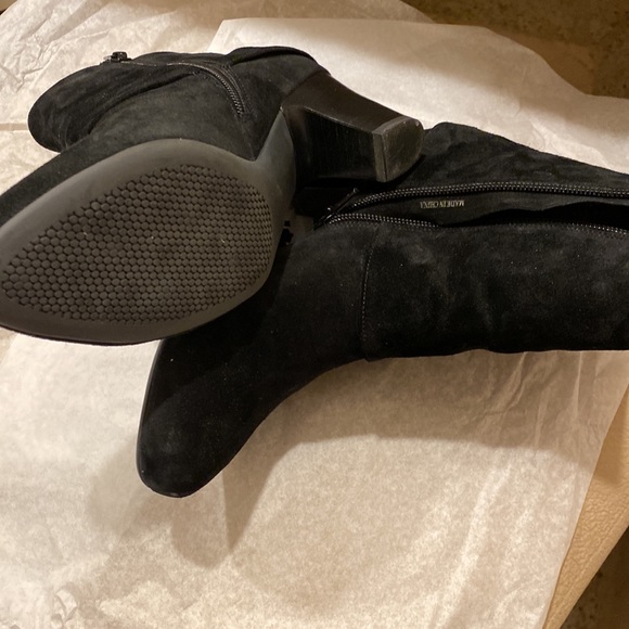 black suede short boot. Vaneli size 6 1/2 medium - Picture 3 of 3